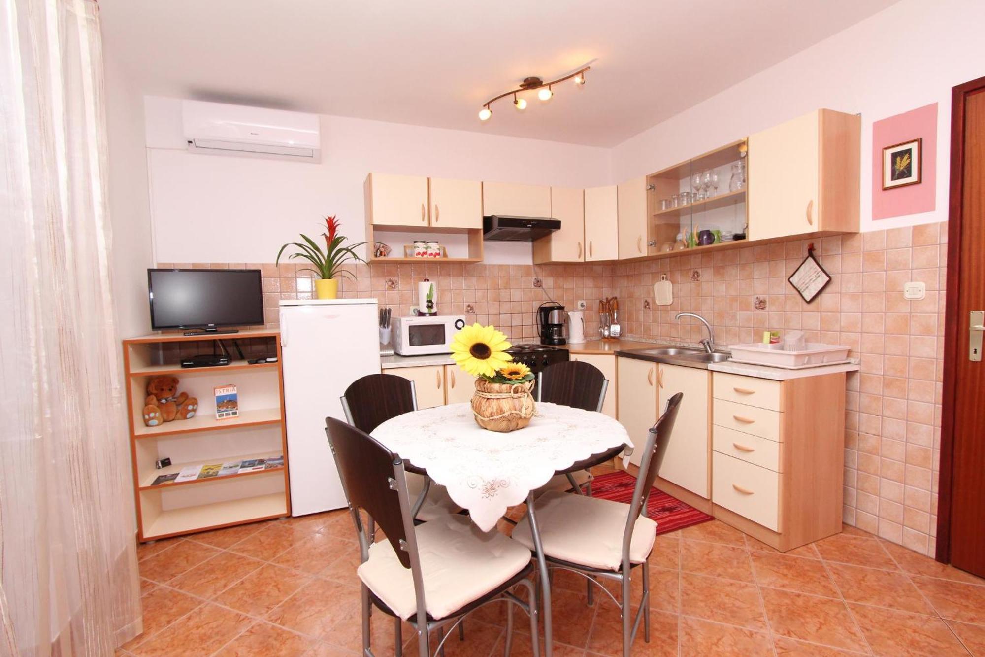 Rooms And Apartment Sanja โรวีน ภายนอก รูปภาพ
