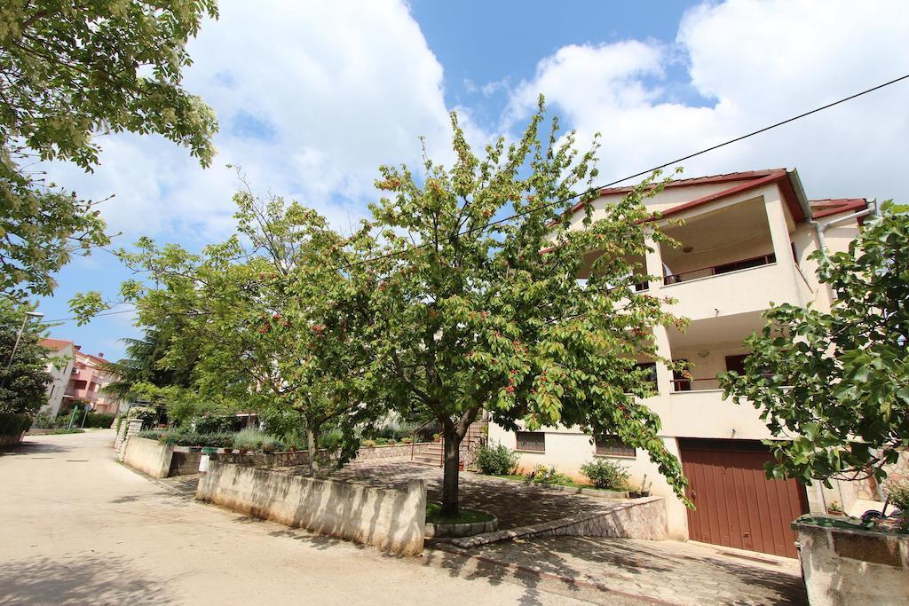 Rooms And Apartment Sanja โรวีน ภายนอก รูปภาพ