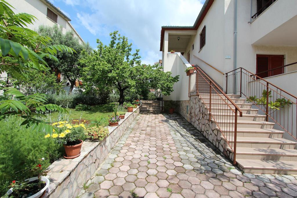 Rooms And Apartment Sanja โรวีน ภายนอก รูปภาพ