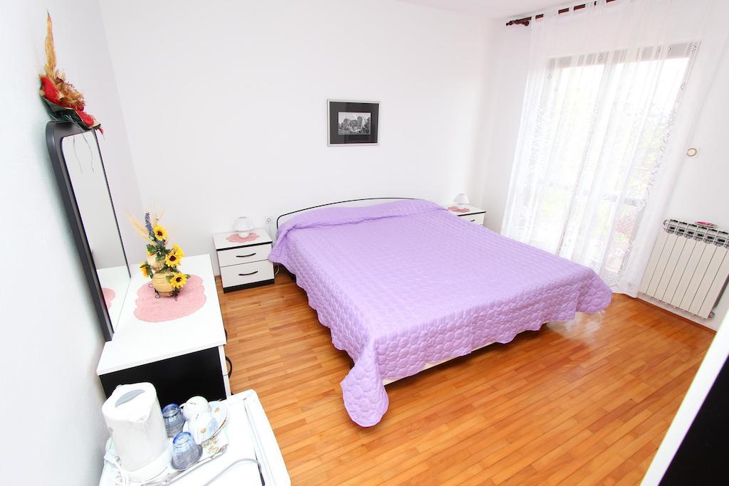 Rooms And Apartment Sanja โรวีน ห้อง รูปภาพ
