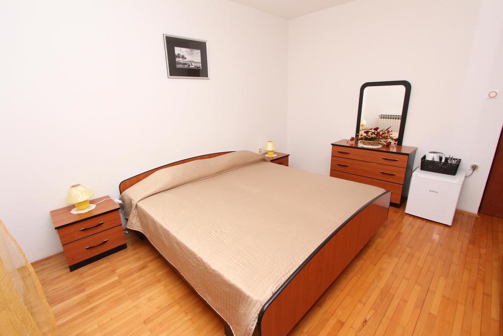 Rooms And Apartment Sanja โรวีน ภายนอก รูปภาพ