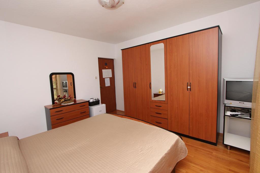 Rooms And Apartment Sanja โรวีน ภายนอก รูปภาพ