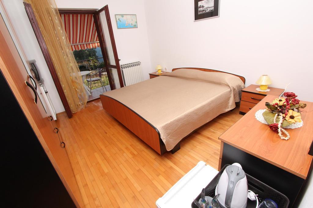 Rooms And Apartment Sanja โรวีน ภายนอก รูปภาพ