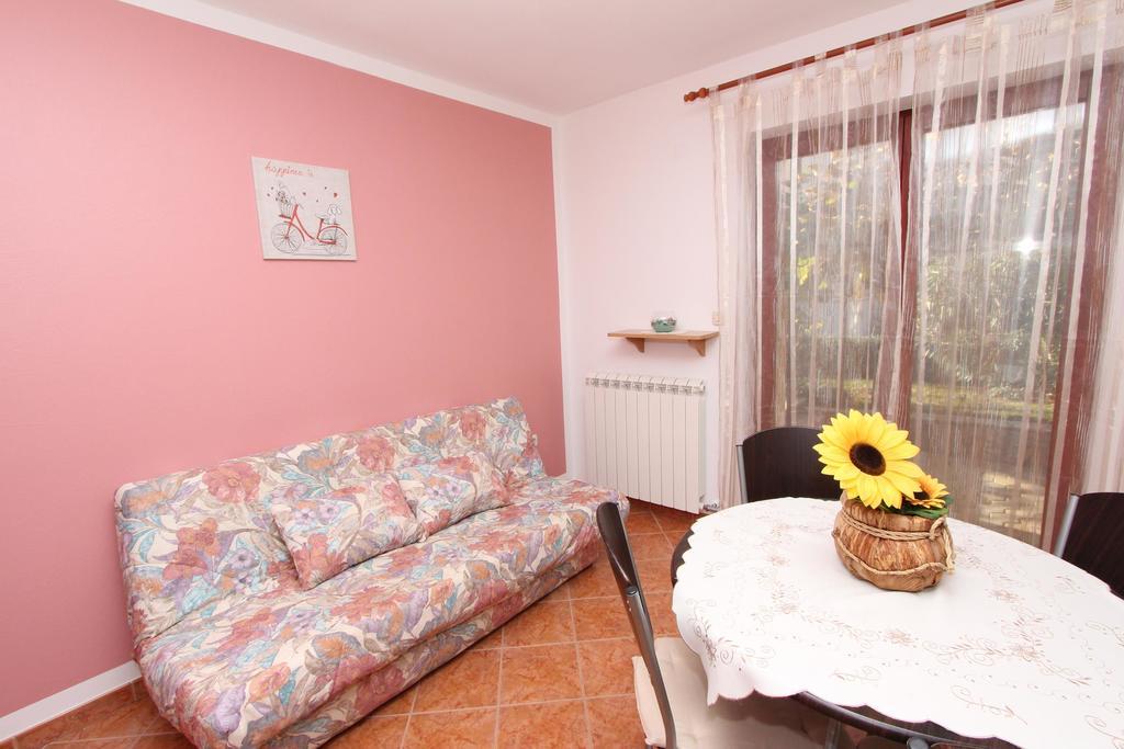 Rooms And Apartment Sanja โรวีน ภายนอก รูปภาพ
