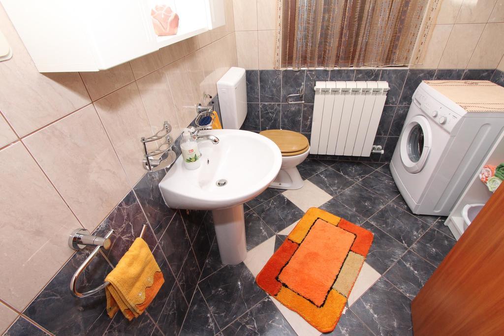 Rooms And Apartment Sanja โรวีน ภายนอก รูปภาพ