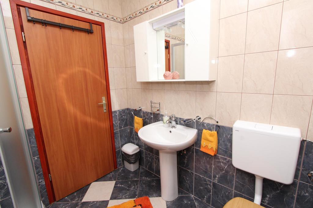 Rooms And Apartment Sanja โรวีน ภายนอก รูปภาพ
