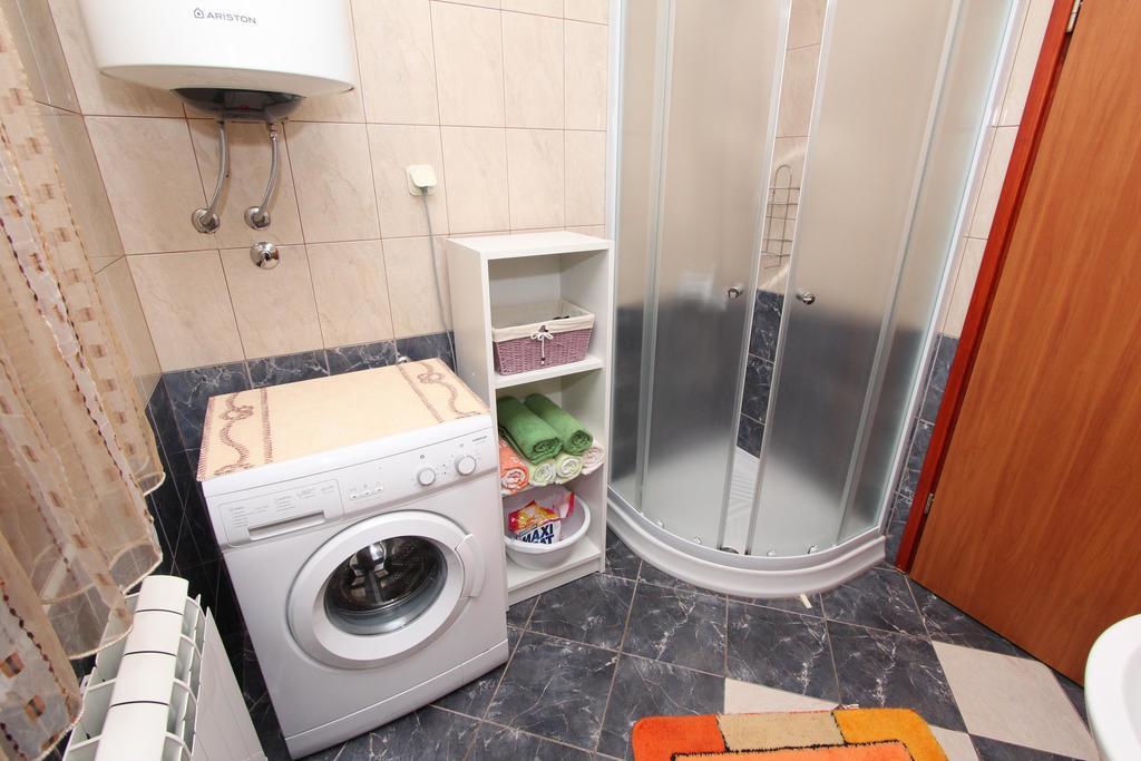 Rooms And Apartment Sanja โรวีน ภายนอก รูปภาพ